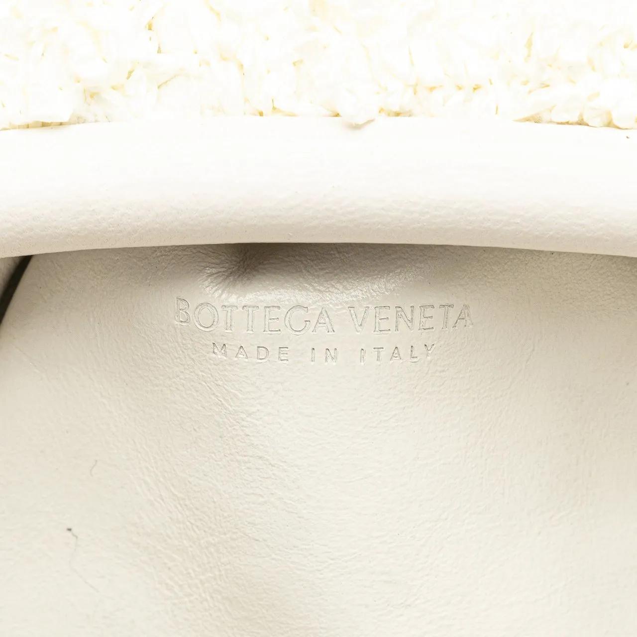 Thumbnail - Bottega Veneta Hobo Bags - 2012-2024 Boucle Raffia The Mini Pouch - Gr. unisize - in Weiß - für Damen