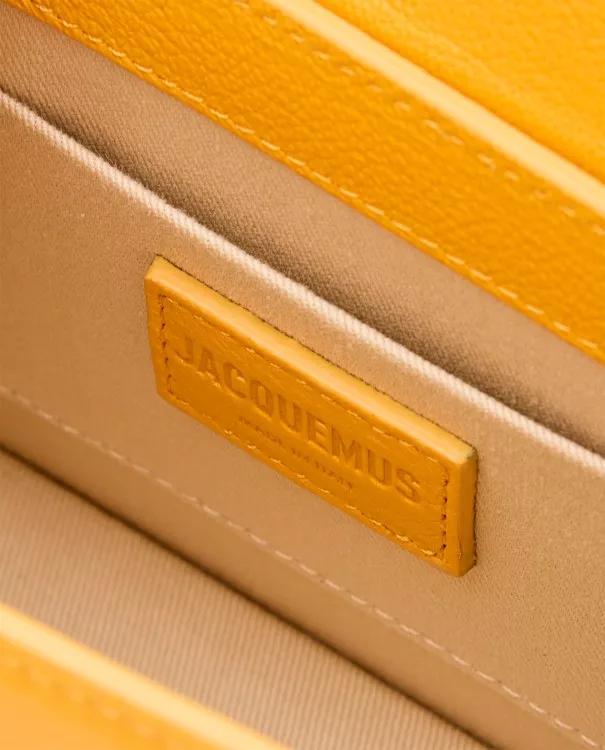 Jacquemus Crossbody bags Le Chiquito Moyen Leather Bag in oranje