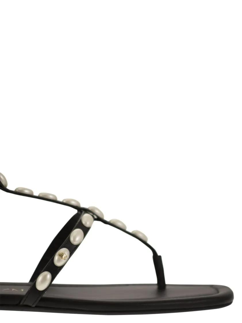 Thumbnail - Stuart Weitzman Sandalen - Pearlita - Thong Sandal With Pearls - Gr. 38,5 (EU) - in Schwarz - für Damen