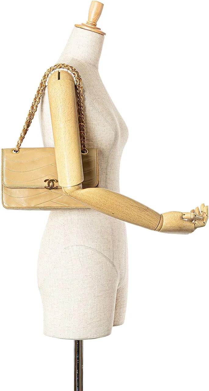 Chanel Shoppers Small Wave Lambskin Flap Bag in bruin