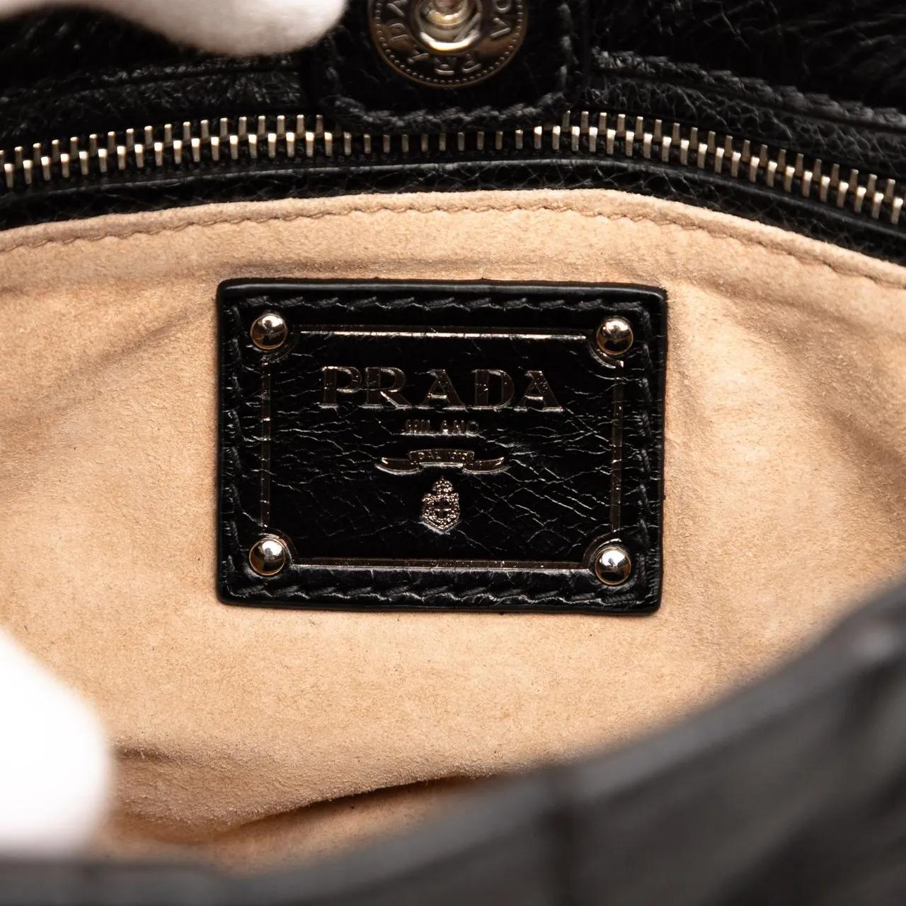 Thumbnail - Prada Hobo Bags - Vitello Shine Fringe Studded Flap Hobo - Gr. unisize - in Schwarz - für Damen