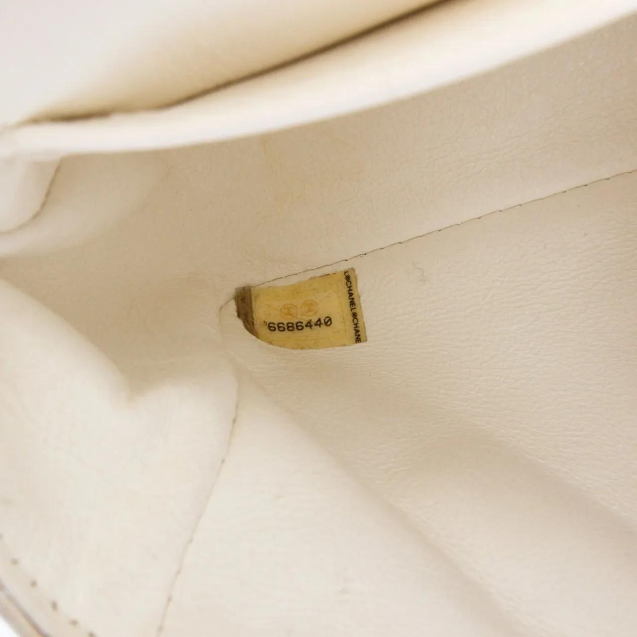 Thumbnail - Chanel Hobo Bags - Mini Rectangular Classic Iridescent Lambskin Singl - Gr. unisize - in Weiß - für Damen