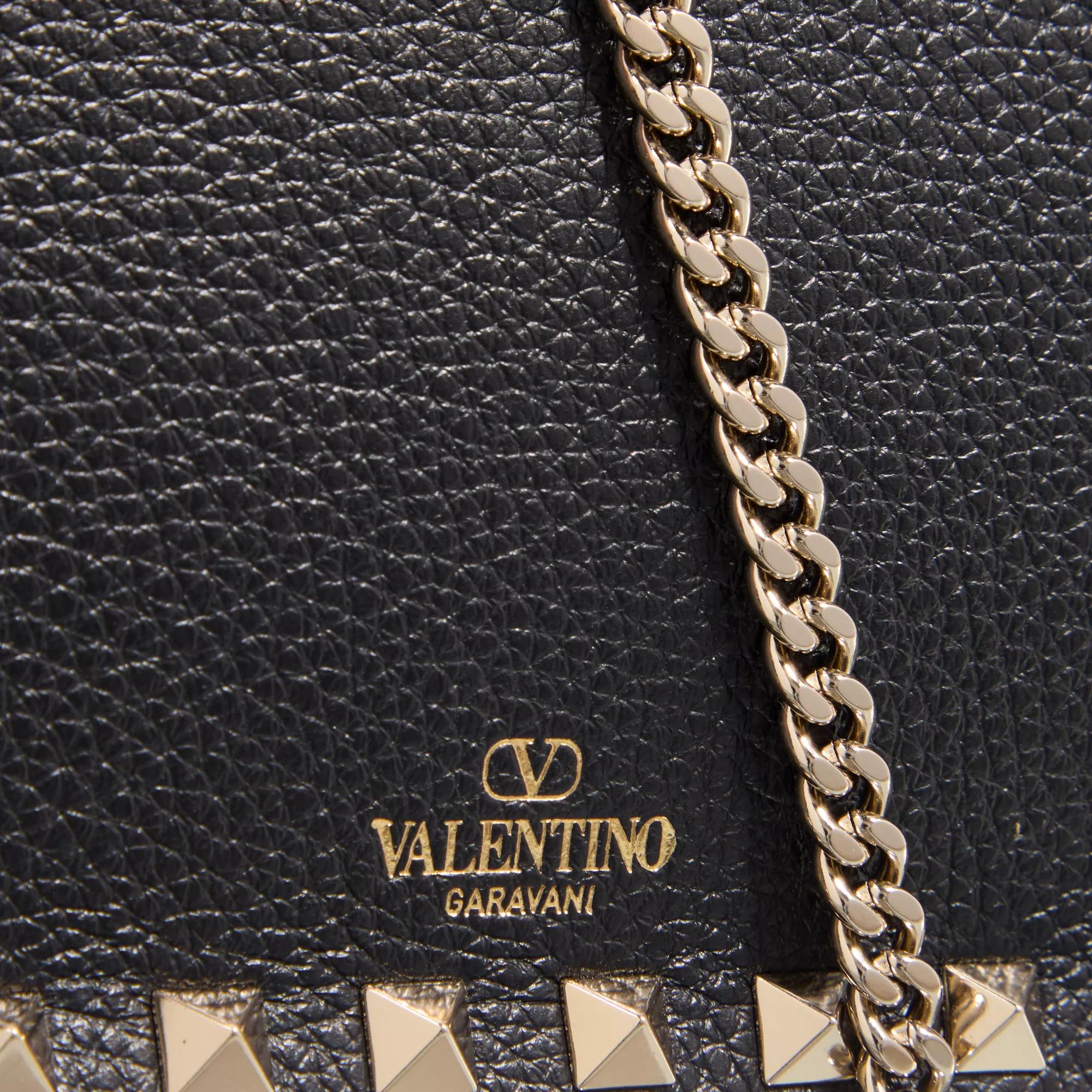 Valentino Garavani Crossbody bags Pouch Rockstud in zwart