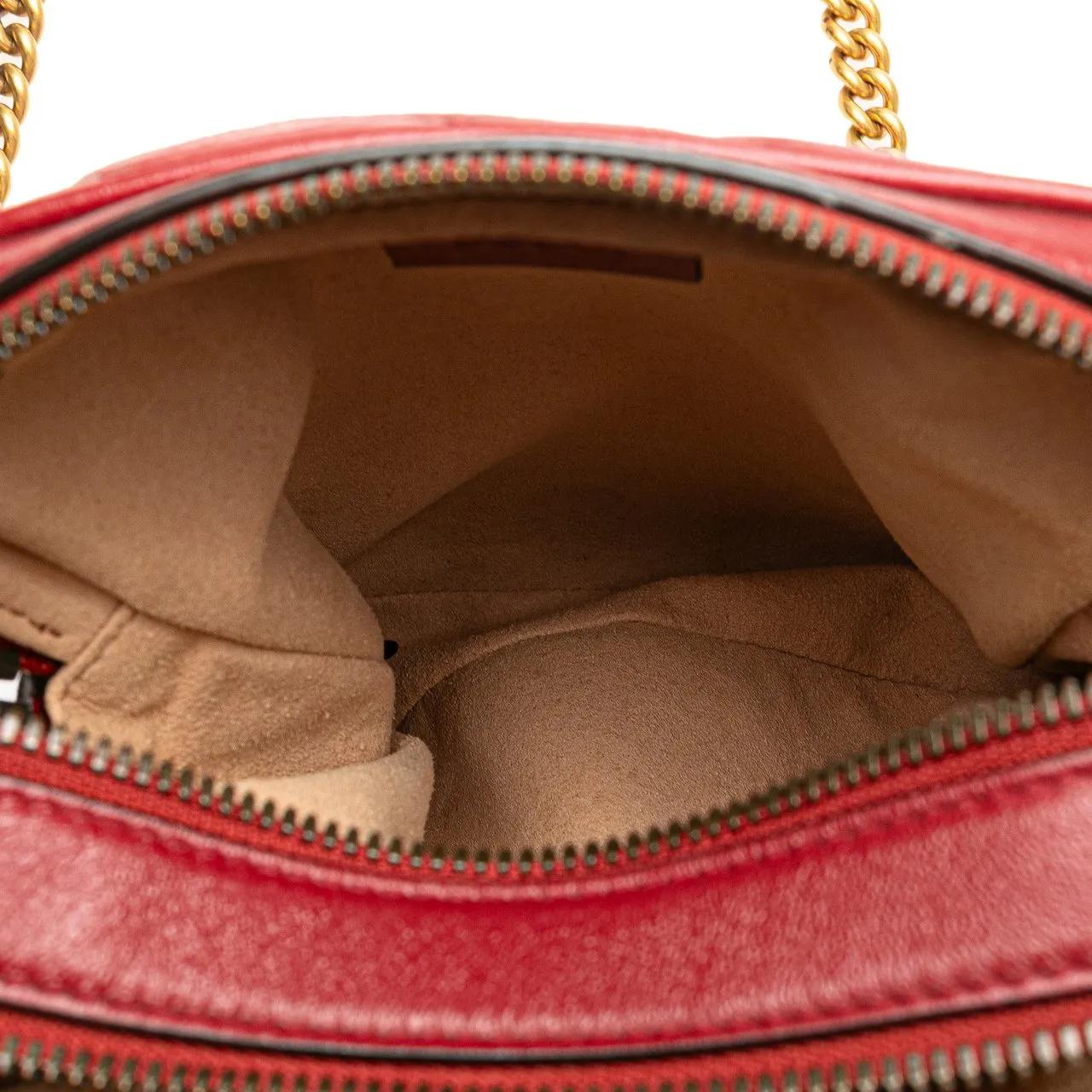 Thumbnail - Gucci Hobo Bags - GG Marmont Matelasse Leather Double Zip Crossbody - Gr. unisize - in Rot - für Damen