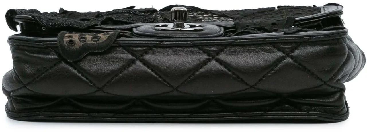 Chanel Totes & shoppers Small Mesh Butterfly Flap in zwart