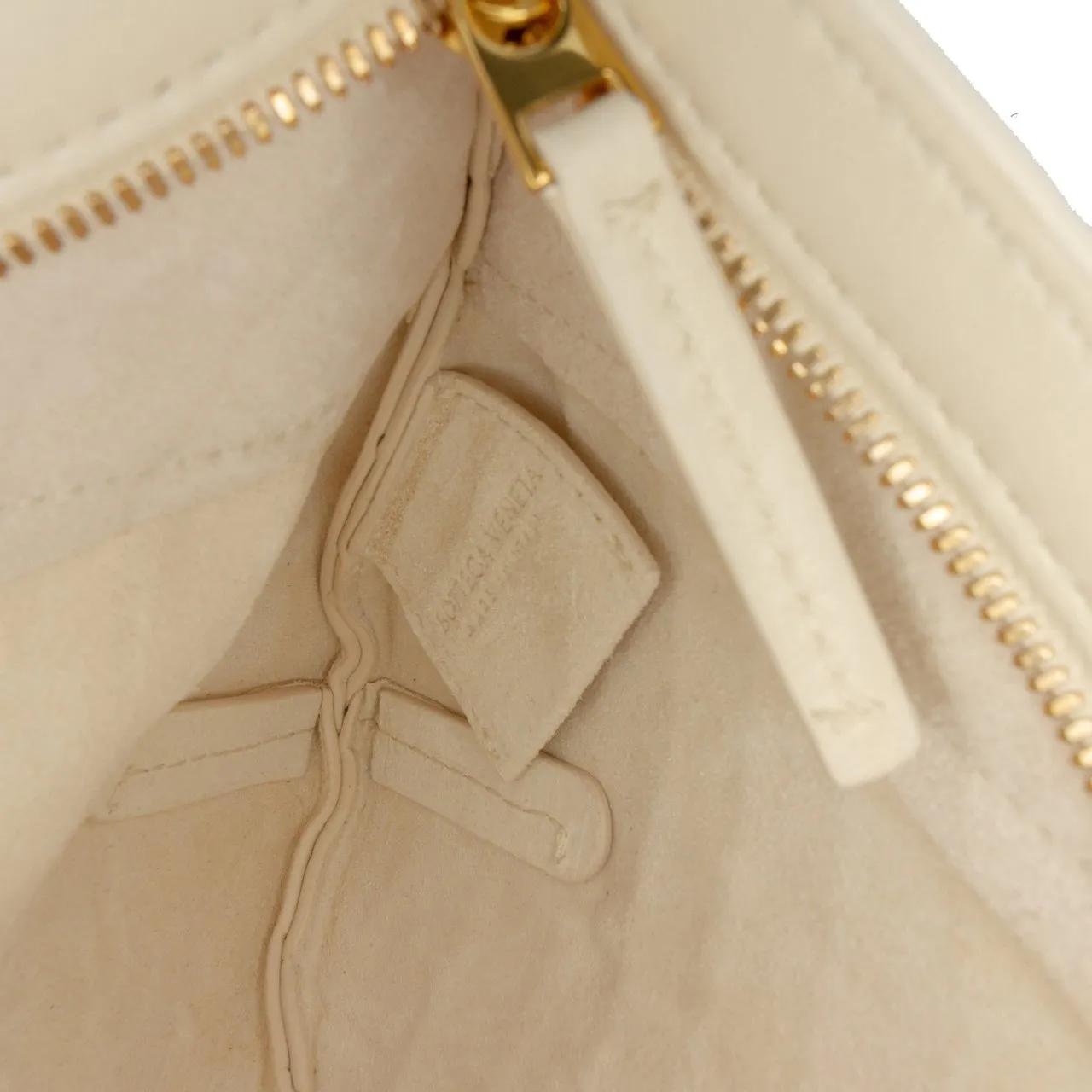 Thumbnail - Bottega Veneta Hobo Bags - Baby Lambskin Intrecciato Solstice Shoulder Bag - Gr. unisize - in Weiß - für Damen