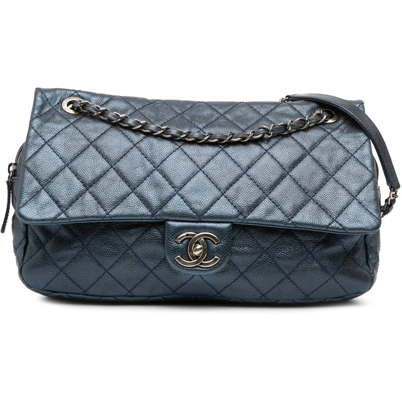 Chanel Sac à bandoulière Jumbo Quilted Iridescent Caviar Easy Flap blau