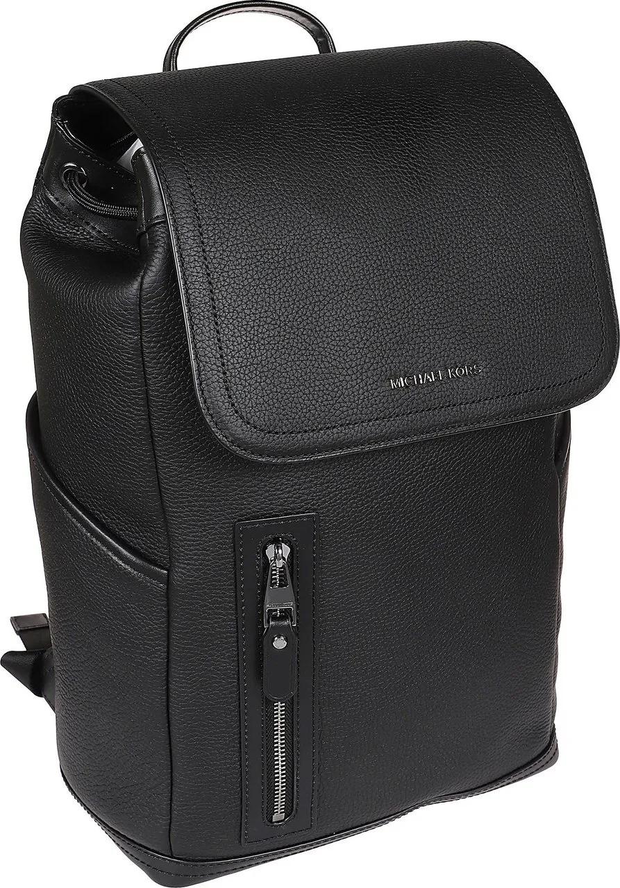 Medium Flap Backpack Black schwarz Rucksack