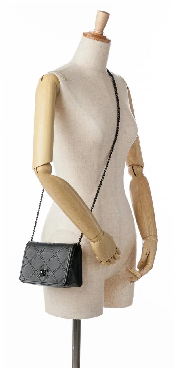 Chanel Hobo bags 2016-2017 Mini Calfskin Propeller Flap in zwart