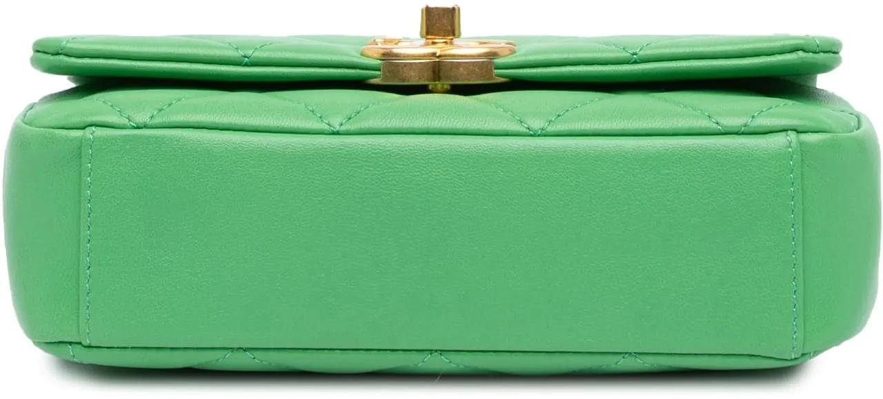 Chanel Totes & shoppers Small Quilted Lambskin Chain Is More Flap in groen
