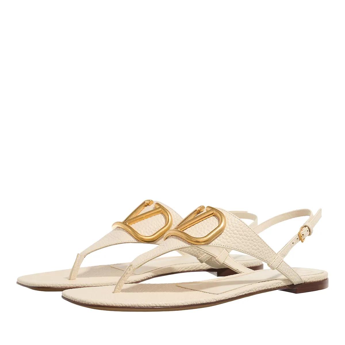 Valentino Garavani Sandalen & Sandaletten - VLogo Signature Flat Thong Sandals - Gr. 37 (EU) - in Creme - für Damen