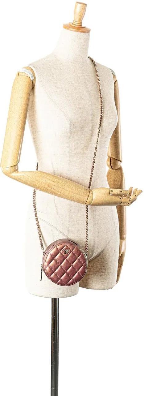 Thumbnail - Chanel Hobo Bags - 2020 Quilted Iridescent Lambskin Round Clutch With - Gr. unisize - in Lila - für Damen