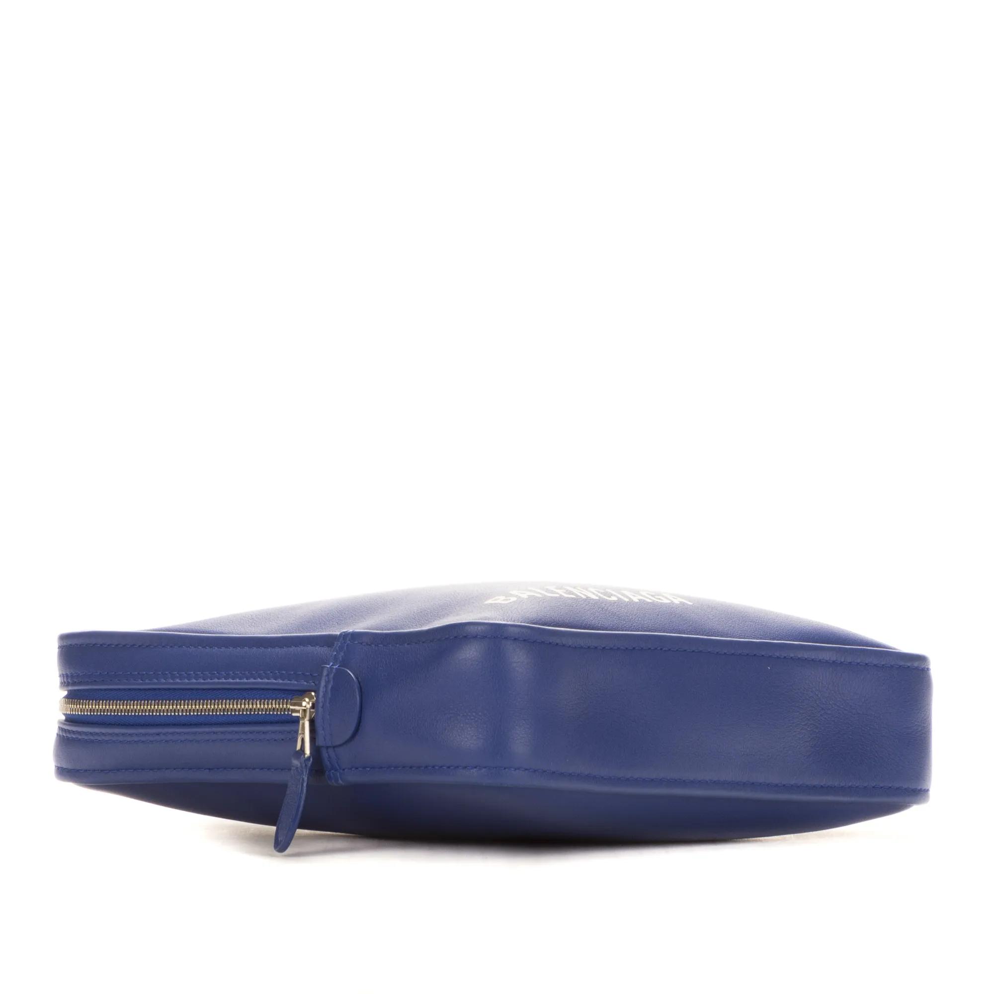 Thumbnail - Balenciaga Crossbody Bags - Triangle Pouch - Gr. unisize - in Blau - für Damen
