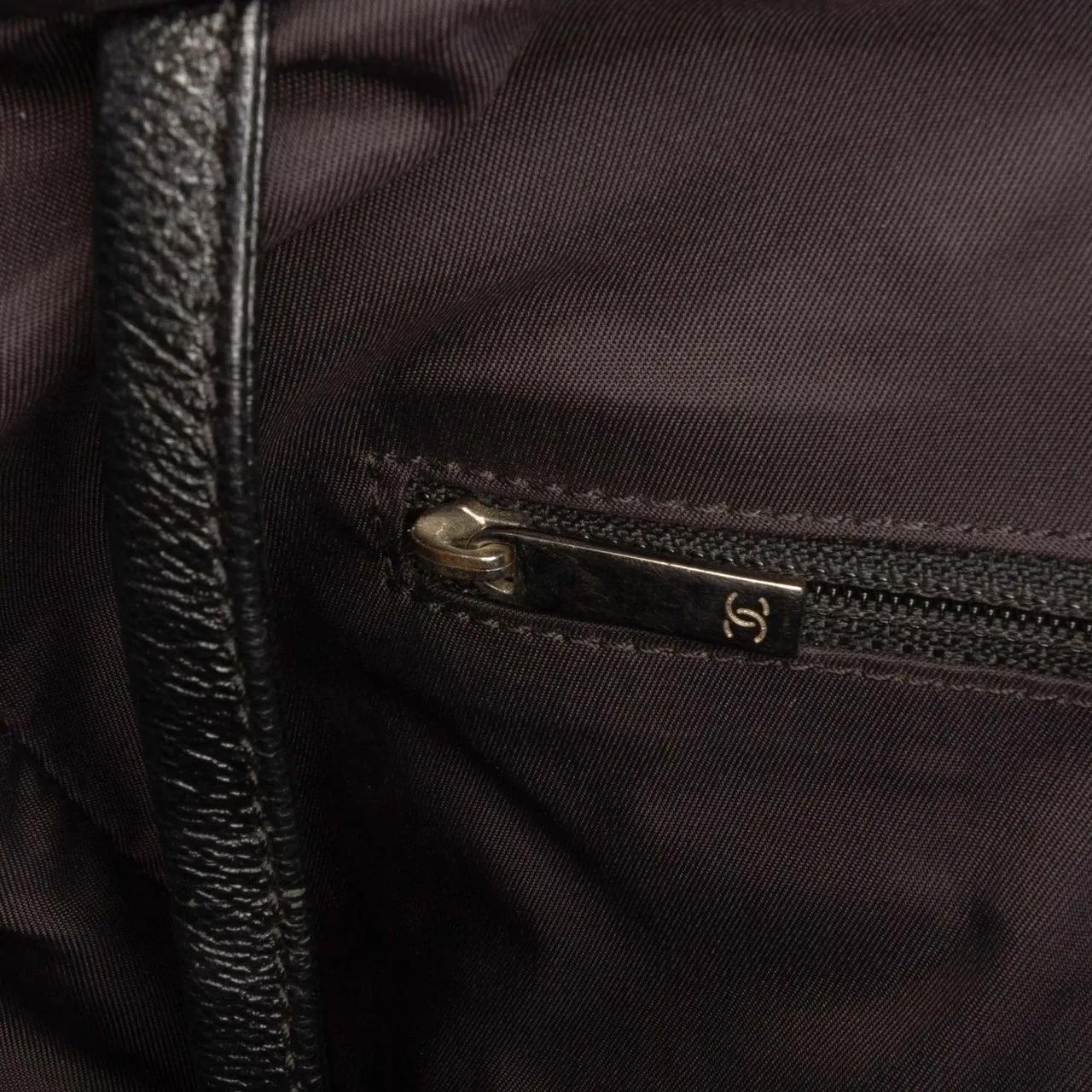 Thumbnail - Chanel Shopper - Paris Biarritz Large Quilted Coated Canvas Tote - Gr. unisize - in Schwarz - für Damen