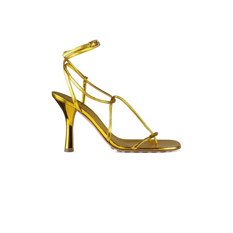 Bottega Veneta Sandalen Metallic Gold Strappy Sandals With Textured Sole Brown