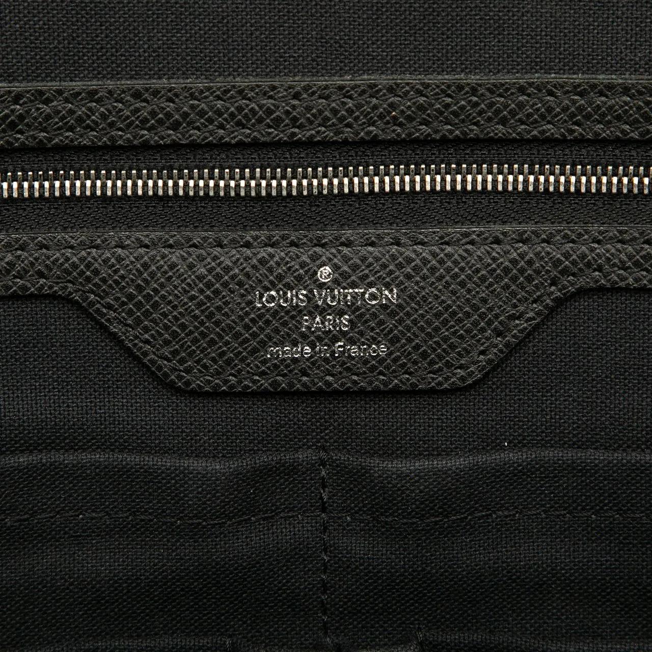 Thumbnail - Louis Vuitton Crossbody Bags - Taiga Neo Igor Briefcase - Gr. unisize - in Schwarz - für Damen