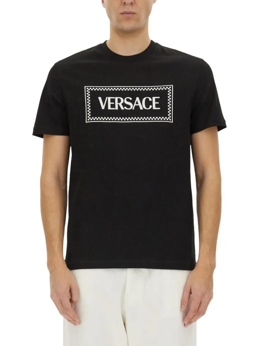 Thumbnail - Versace - T-Shirt With '90S Vintage Embroidered Logo - Größe M - schwarz