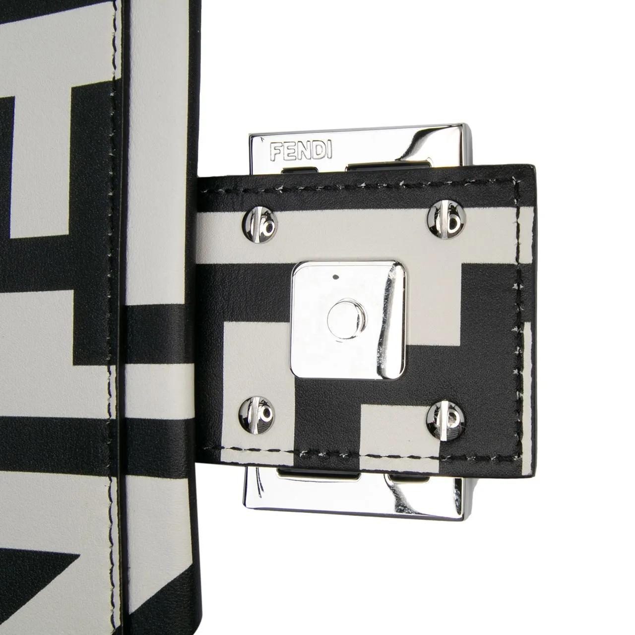 Thumbnail - Fendi Hobo Bags - Marc Jacobs Nappa Vitello King Logo Print Baguette - Gr. unisize - in Weiß - für Damen