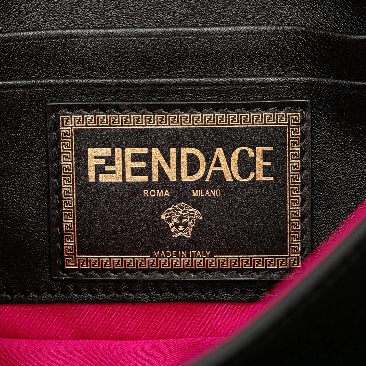 Thumbnail - Fendi Hobo Bags - Versace Vitello Seta Fendace Mini Brooch Baguette - Gr. unisize - in Schwarz - für Damen