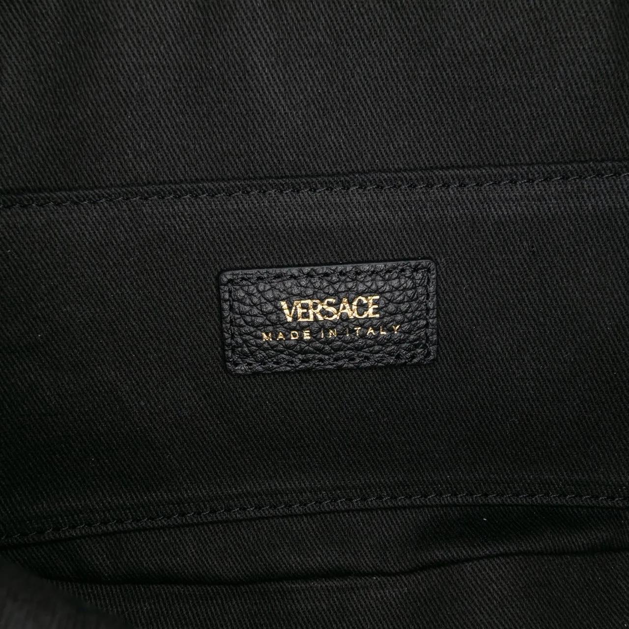 Thumbnail - Versace Hobo Bags - Grainy Calfskin Virtus V Camera Bag - Gr. unisize - in Schwarz - für Damen