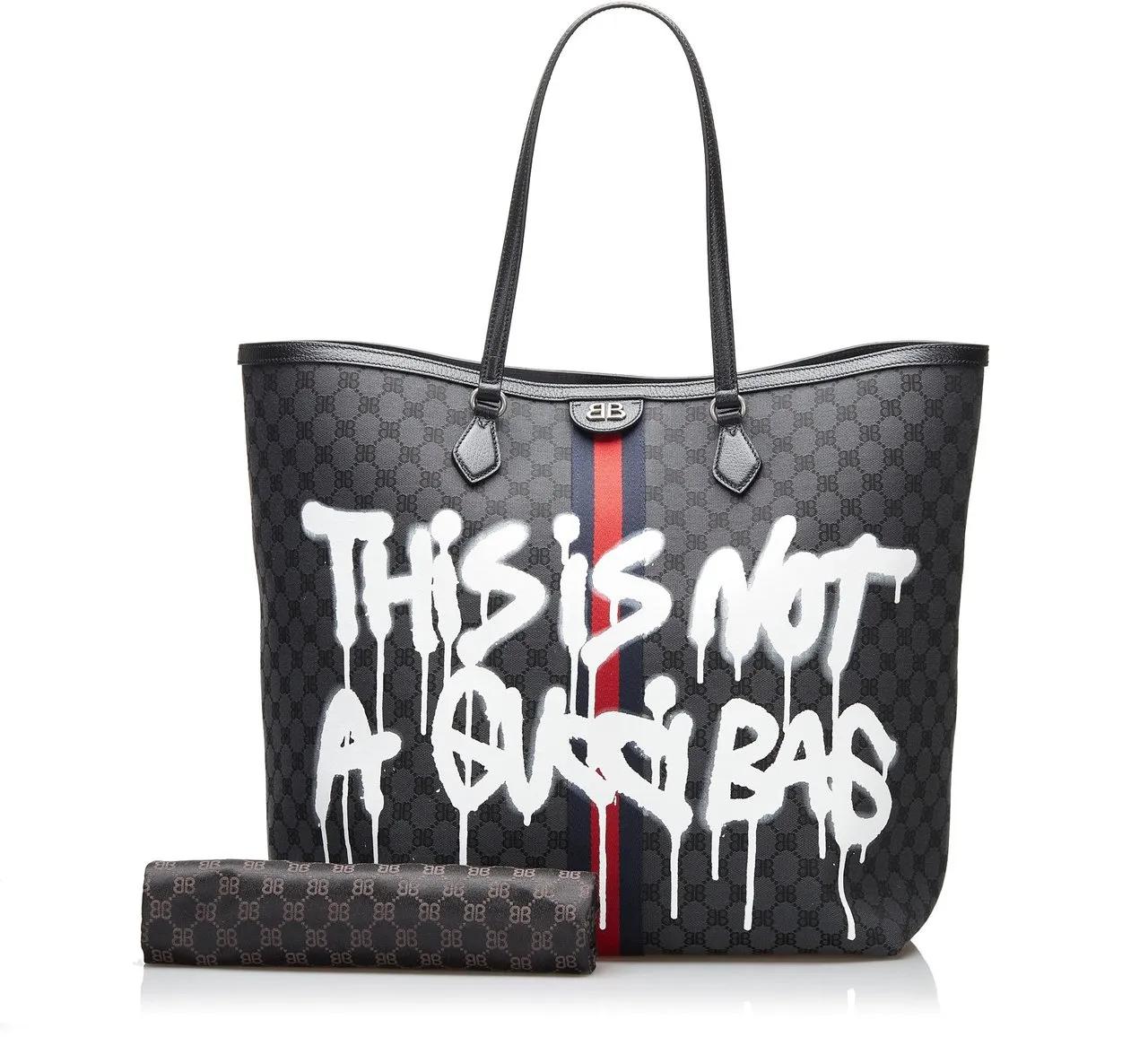 Balenciaga Shoppers 2018-2022 The Hacker Project Graffiti BB Supreme T in zwart