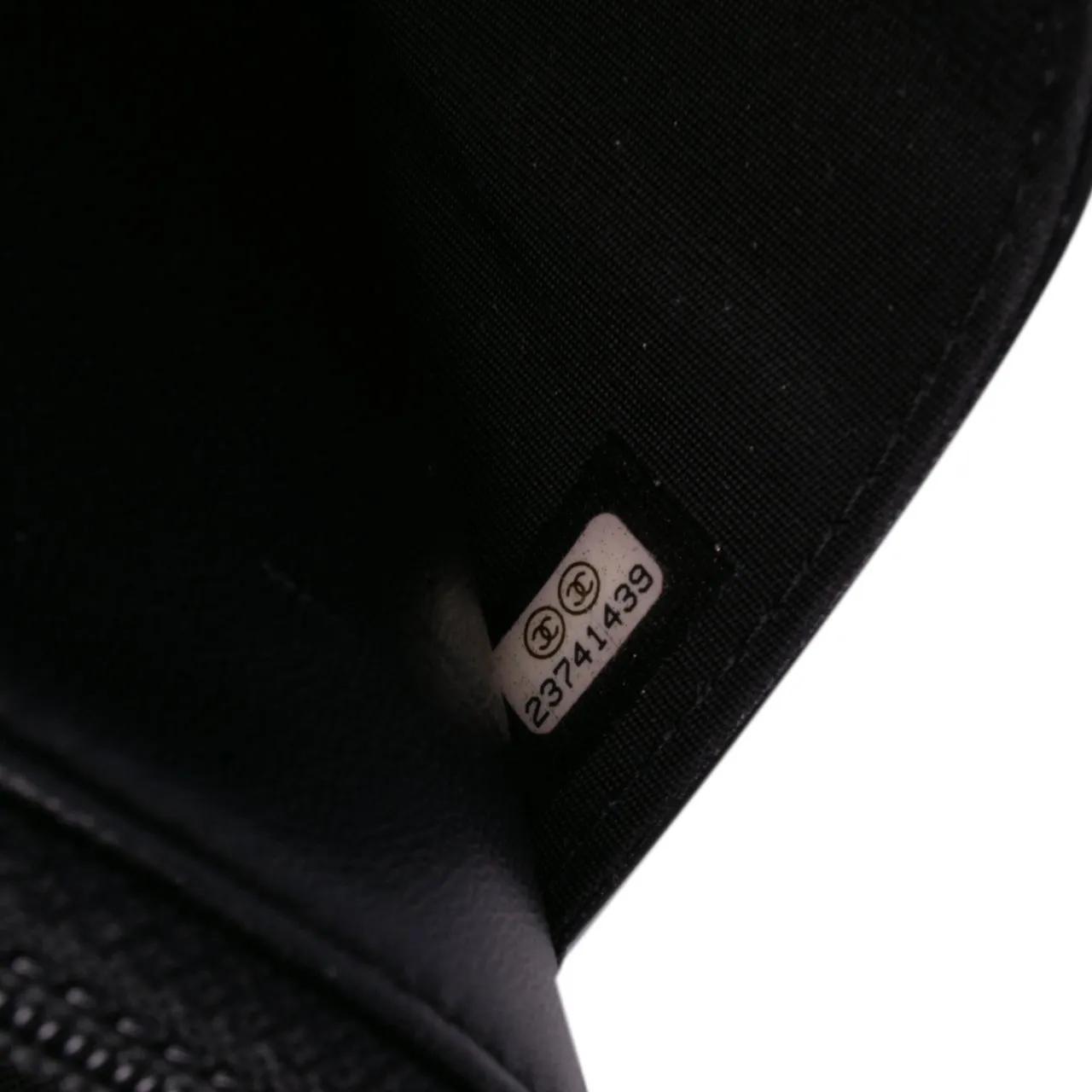 Thumbnail - Chanel Hobo Bags - Bicolor Quilted Lambskin Camellia Wallet on Chain - Gr. unisize - in Schwarz - für Damen