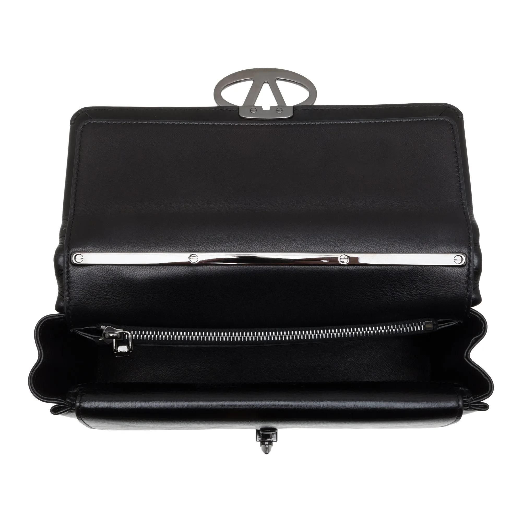 Valentino Garavani Crossbody bags Small Shoulder Bag Chain in zwart