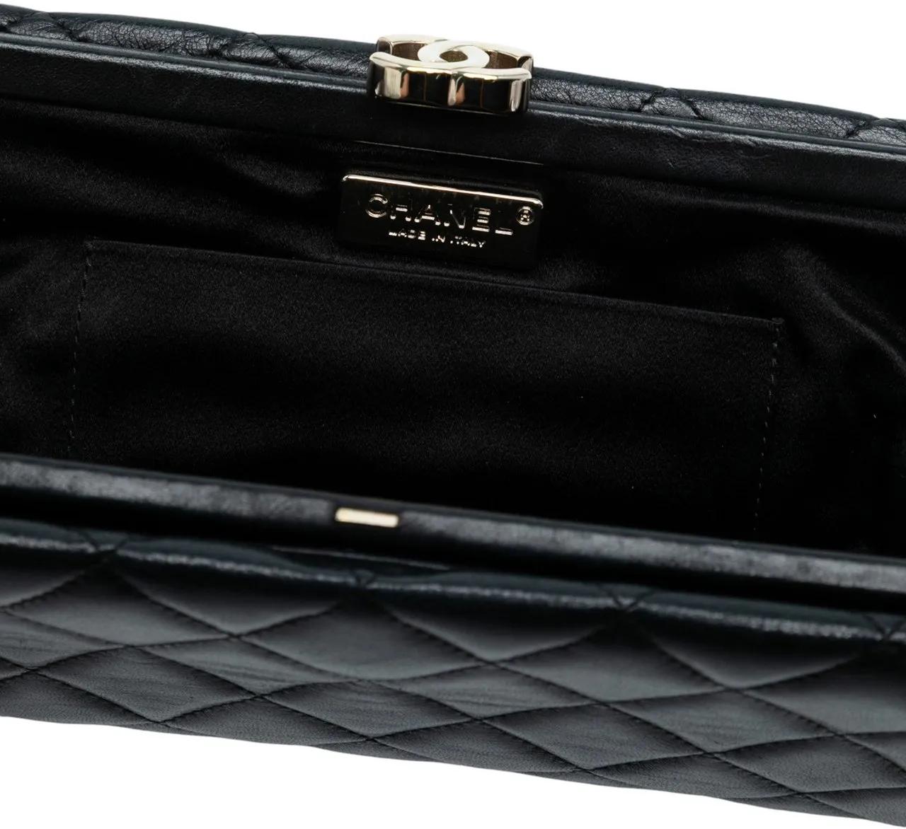 Thumbnail - Chanel Clutches - CC Quilted Lambskin Pleated Frame Clutch - Gr. unisize - in Schwarz - für Damen
