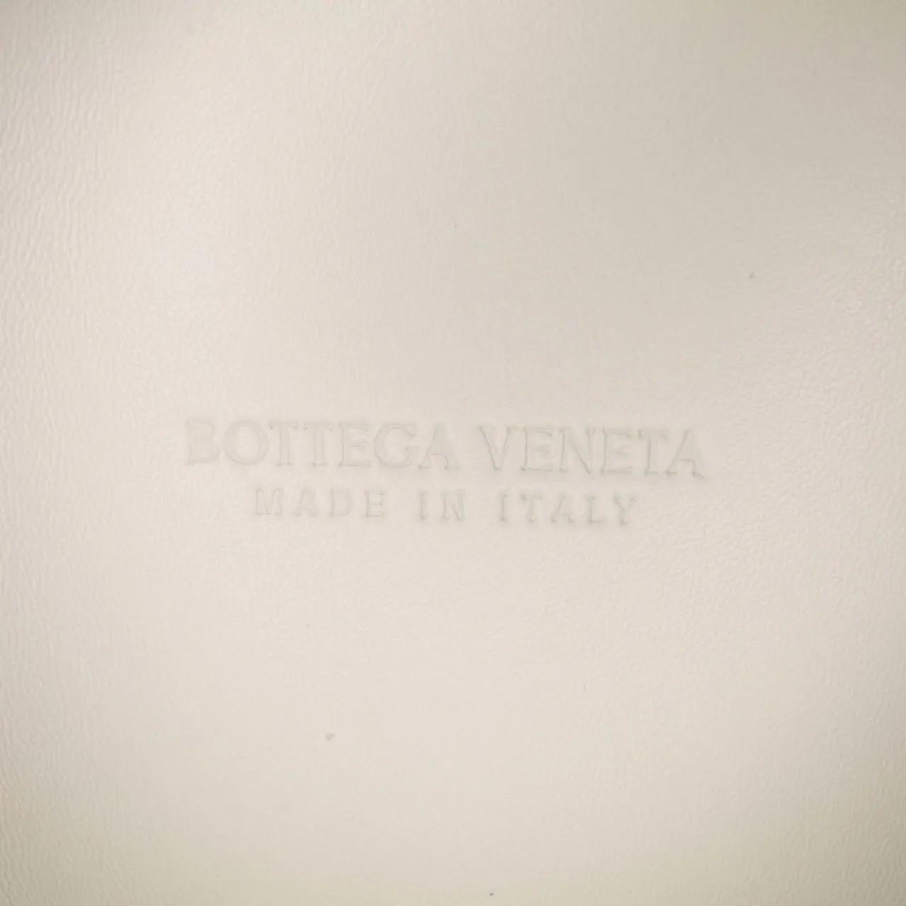 Thumbnail - Bottega Veneta Hobo Bags - Brushed Calfskin Intrecciato Cradle Fold Over Shou - Gr. unisize - in Weiß - für Damen