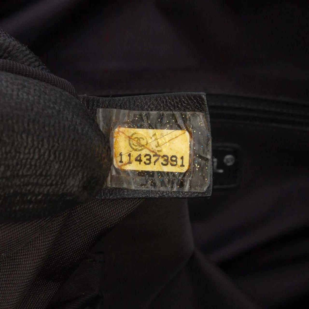 Thumbnail - Chanel Shopper - Paris Biarritz Large Quilted Coated Canvas Tote - Gr. unisize - in Schwarz - für Damen