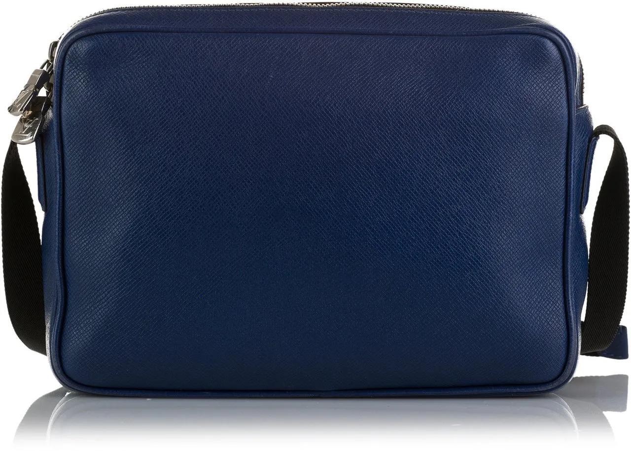 Louis Vuitton Shoppers Taiga Outdoor Messenger PM in blauw