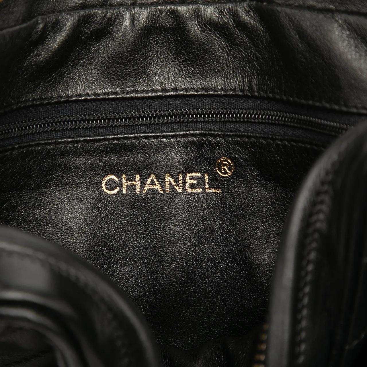 Thumbnail - Chanel Hobo Bags - CC Chevron Quilted Lambskin Tassel Camera Case - Gr. unisize - in Schwarz - für Damen