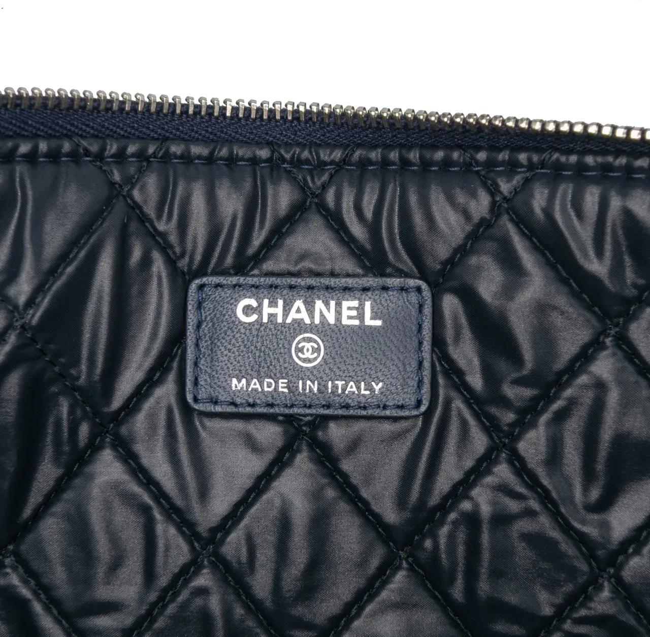 Thumbnail - Chanel Clutches - Large Quilted Lambskin O Case Clutch - Gr. unisize - in Blau - für Damen
