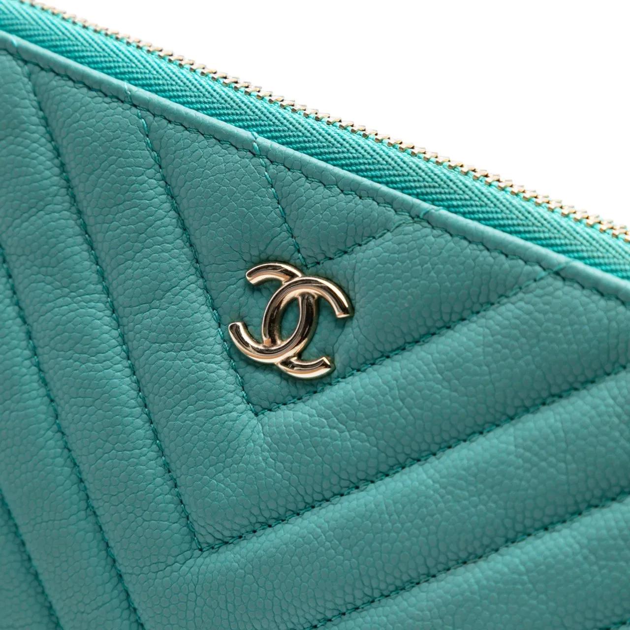 Thumbnail - Chanel Clutches - Medium CC Chevron Caviar O Case Clutch - Gr. unisize - in Blau - für Damen