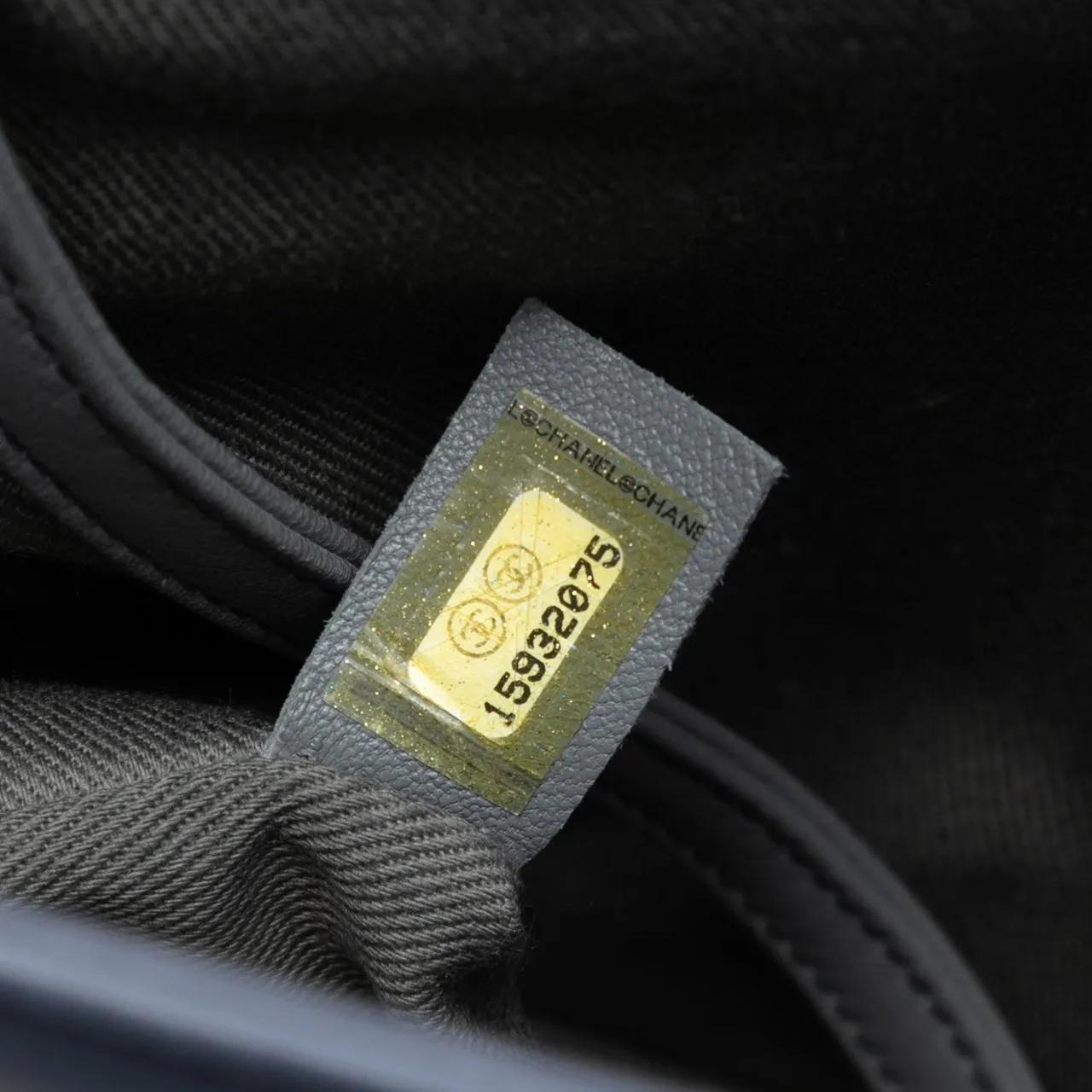 Thumbnail - Chanel Hobo Bags - Large Quilted Lambskin Boy Flap - Gr. unisize - in Grau - für Damen