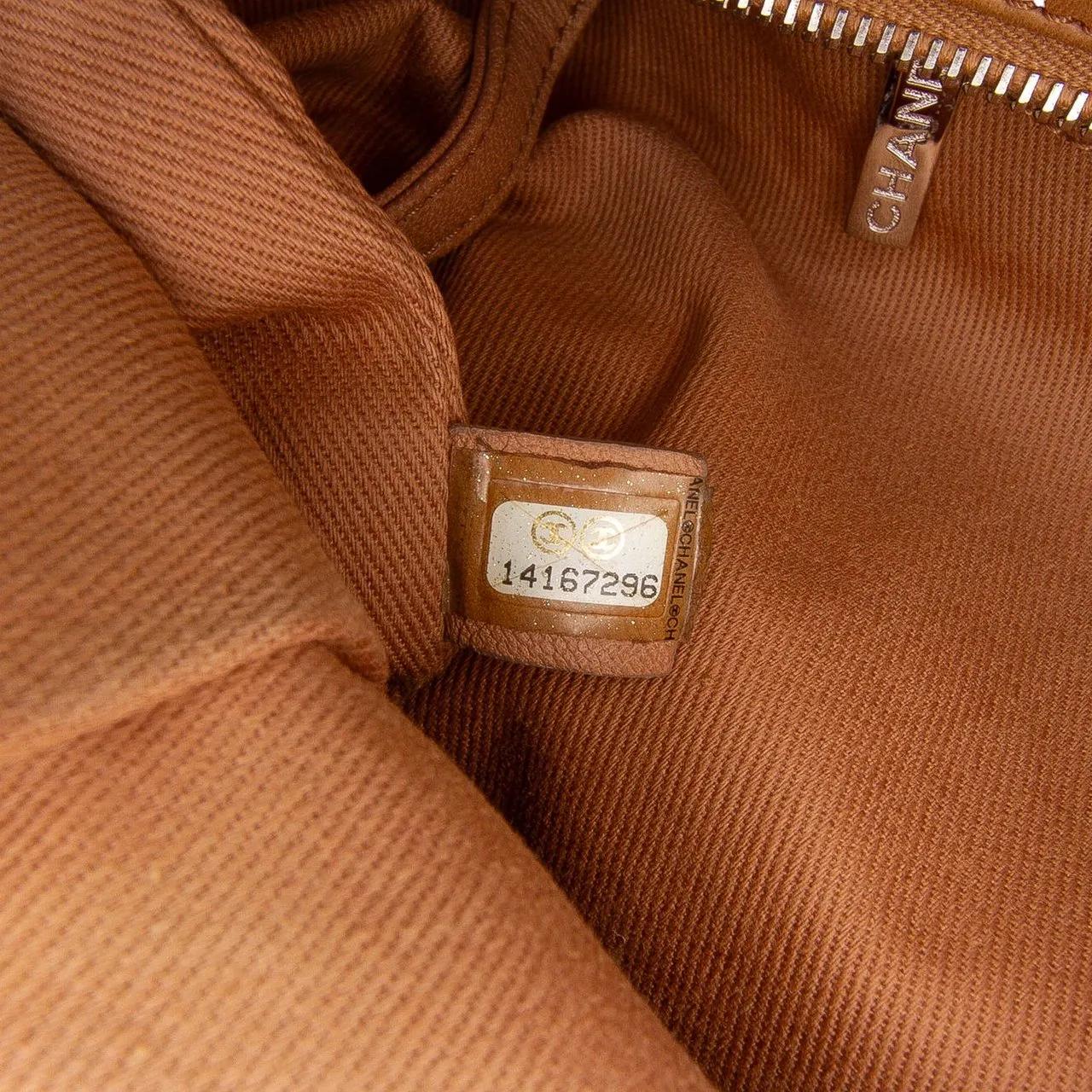 Thumbnail - Chanel Shopper - Large Quilted Iridescent Calfskin VIP Tote - Gr. unisize - in Braun - für Damen