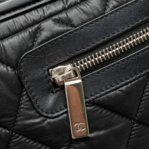 Chanel Fourre-tout 2013-2014 Small Quilted Nylon Coco Cocoon Tote schwarz (Image 2)