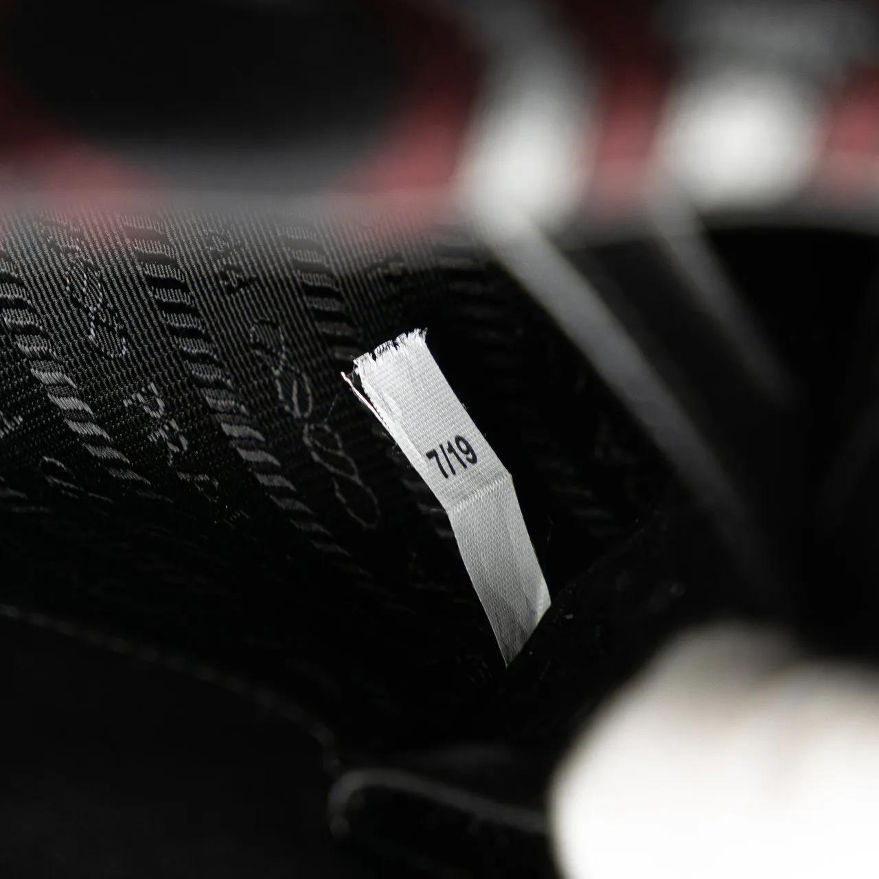 Thumbnail - Prada Hobo Bags - Jacquard Knit Cleo Shoulder Bag - Gr. unisize - in Schwarz - für Damen