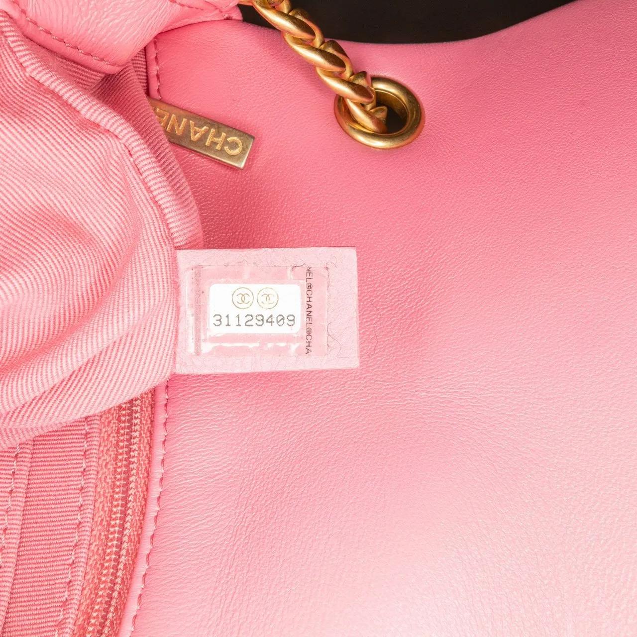 Chanel Hobo bags 2021 Mini Square Lambskin Pearl Samba Flap in poeder roze