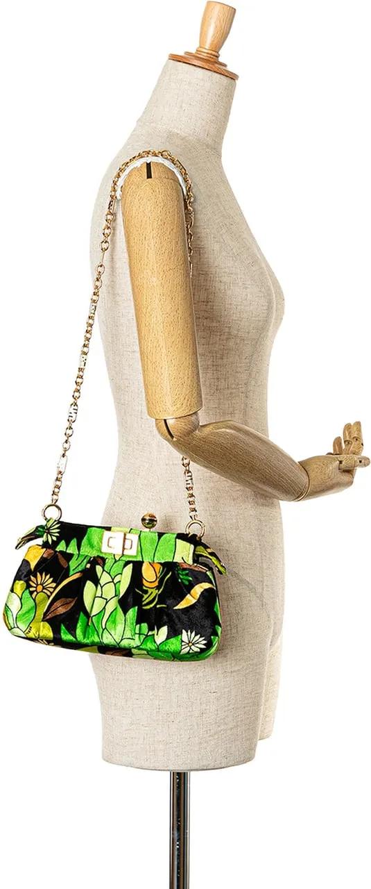 Fendi Clutches Velvet Peekaboo Click Clutch on Chain in groen