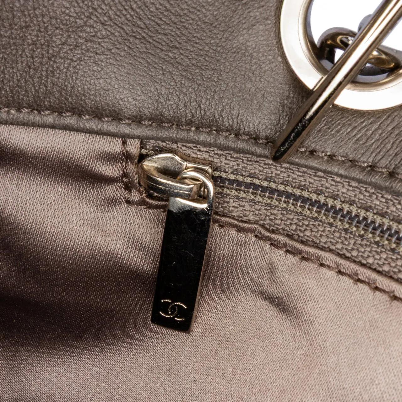 Thumbnail - Chanel Shopper - Large Quilted Tweed and Vinyl Funny Patchwork Tote - Gr. unisize - in Grau - für Damen