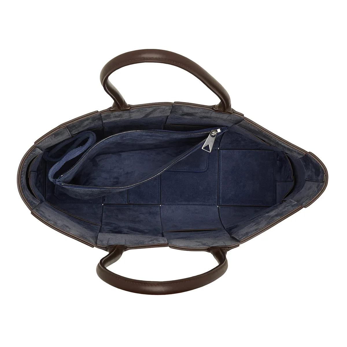 Bottega Veneta Shoppers Chocolate Medium Arco Shopping Bag in bruin