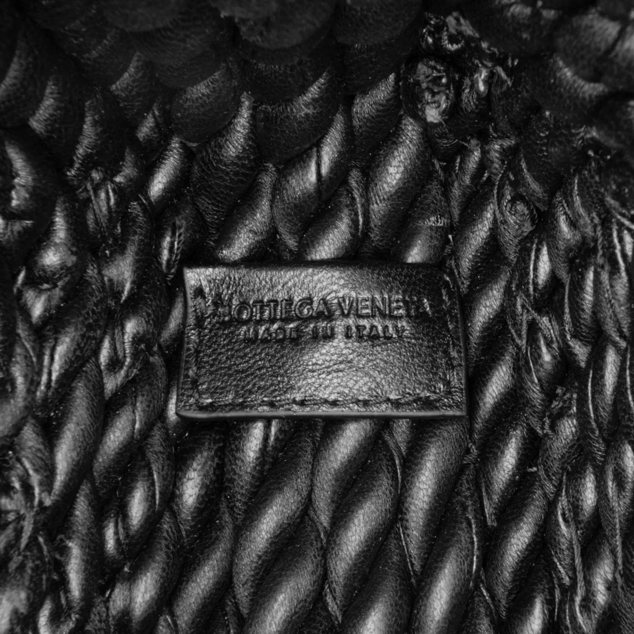 Thumbnail - Bottega Veneta Hobo Bags - Lambskin Torchon Classic Tasseled Twisted Crossbod - Gr. unisize - in Schwarz - für Damen