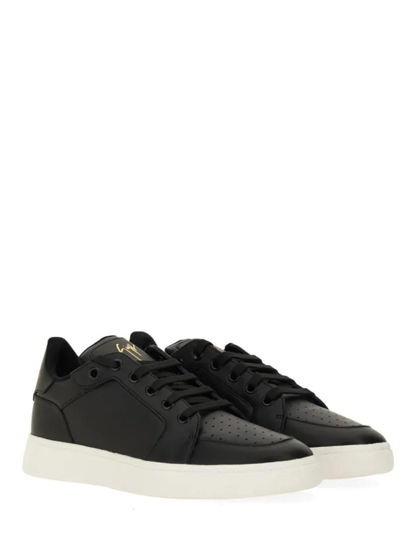 Thumbnail - Giuseppe Zanotti Low-Top Sneaker - Black Leather Sneakers With Embossed Logo - Gr. 40 (EU) - in Schwarz - für Damen