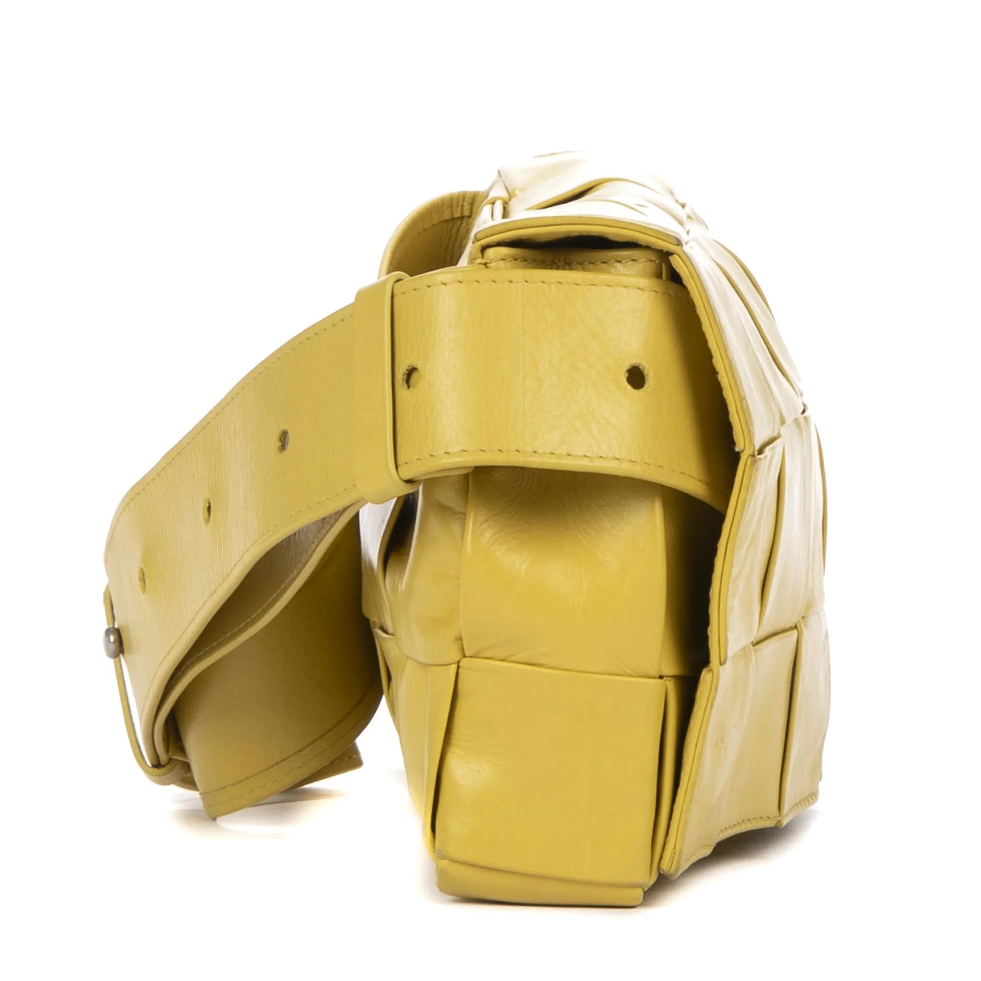 Thumbnail - Bottega Veneta Crossbody Bags - Cassette Belt Bag - Gr. unisize - in Gelb - für Damen