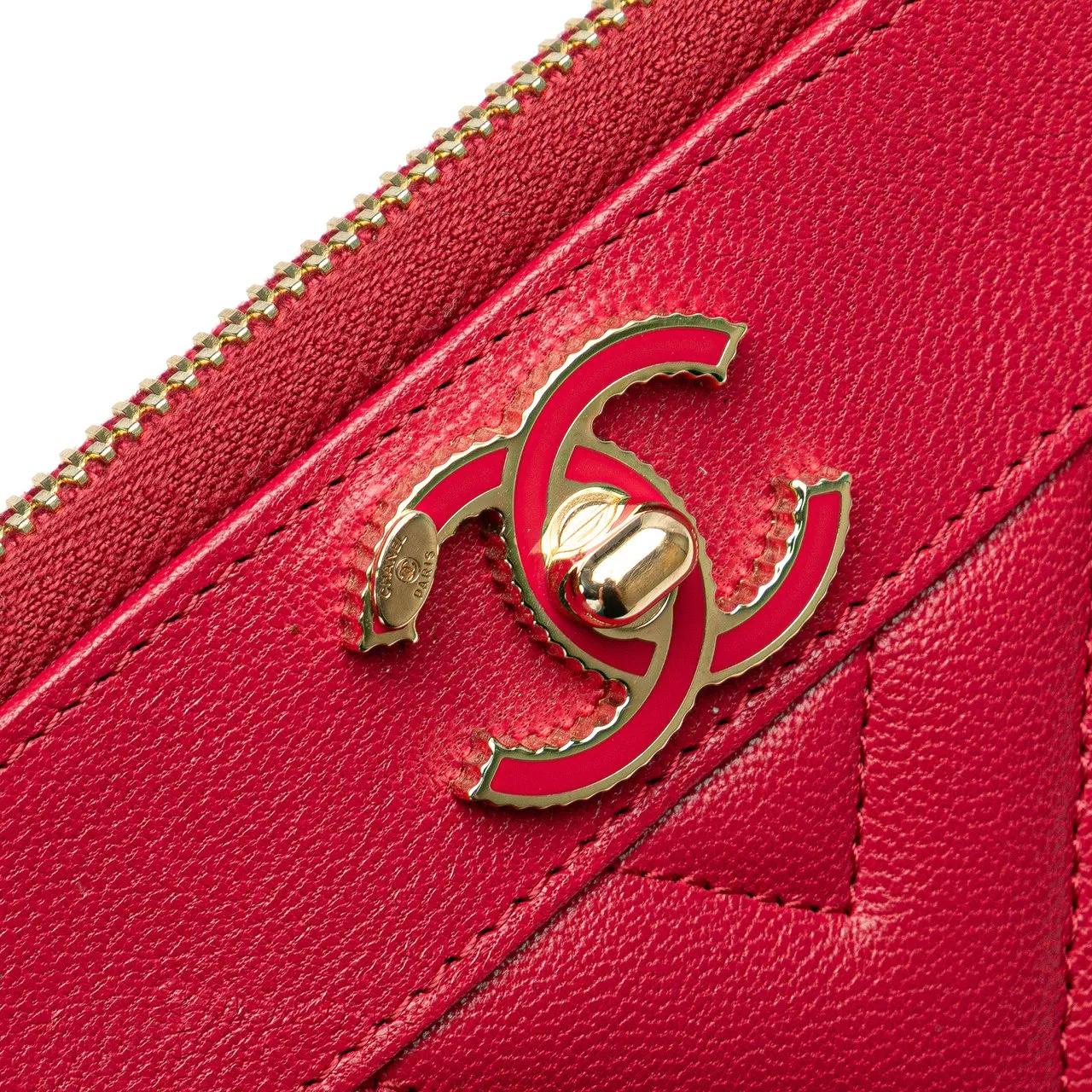Thumbnail - Chanel Portemonnaie - 2017-2018 Chevron Sheepskin Mademoiselle Zip Aroun - Gr. unisize - in Rot - für Damen