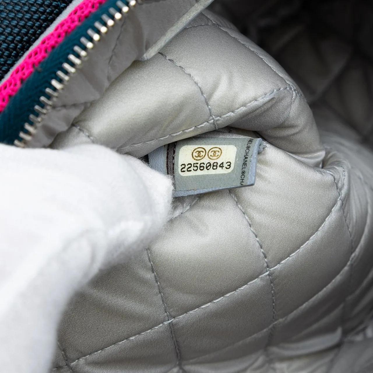 Thumbnail - Chanel Clutches - Medium Quilted Nylon Fluo Boy O Case Clutch - Gr. unisize - in Blau - für Damen