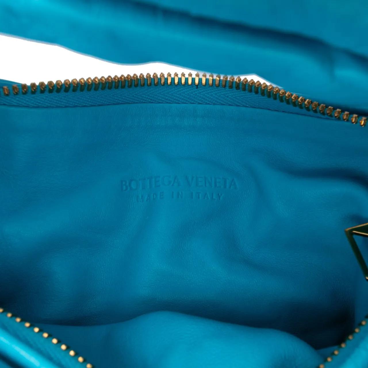 Thumbnail - Bottega Veneta Hobo Bags - Mini Nappa Puffy Jodie - Gr. unisize - in Blau - für Damen