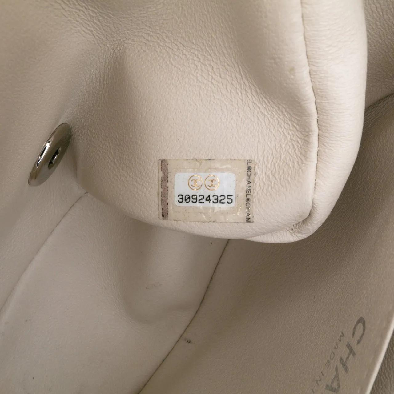 Thumbnail - Chanel Hobo Bags - Mini Square Classic Chevron Lambskin Single Flap - Gr. unisize - in Weiß - für Damen