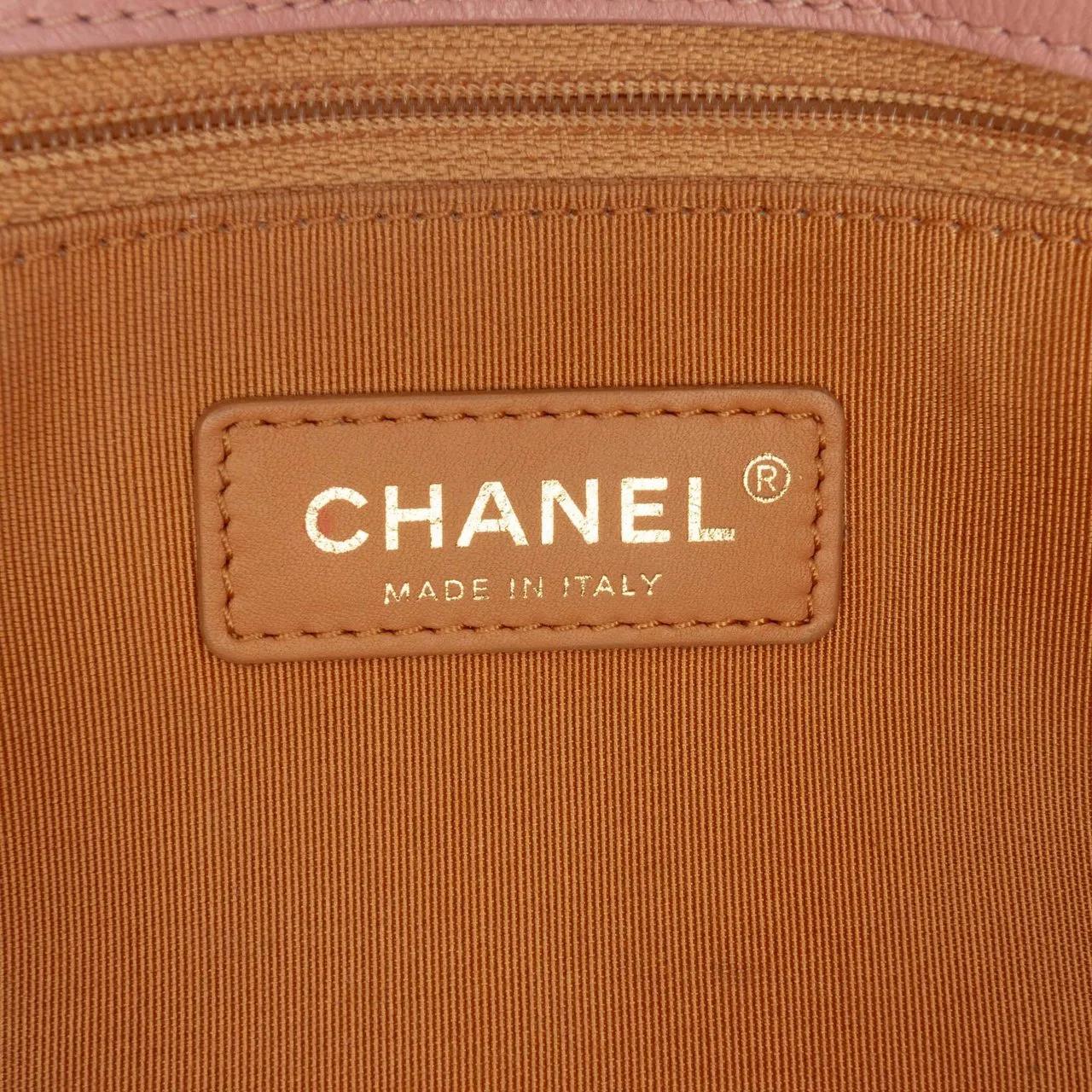 Thumbnail - Chanel Hobo Bags - Quilted Lambskin Curved Flap - Gr. unisize - in Gold - für Damen